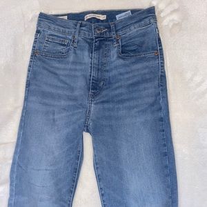 Brand new Levi’s high rise skinny jeans